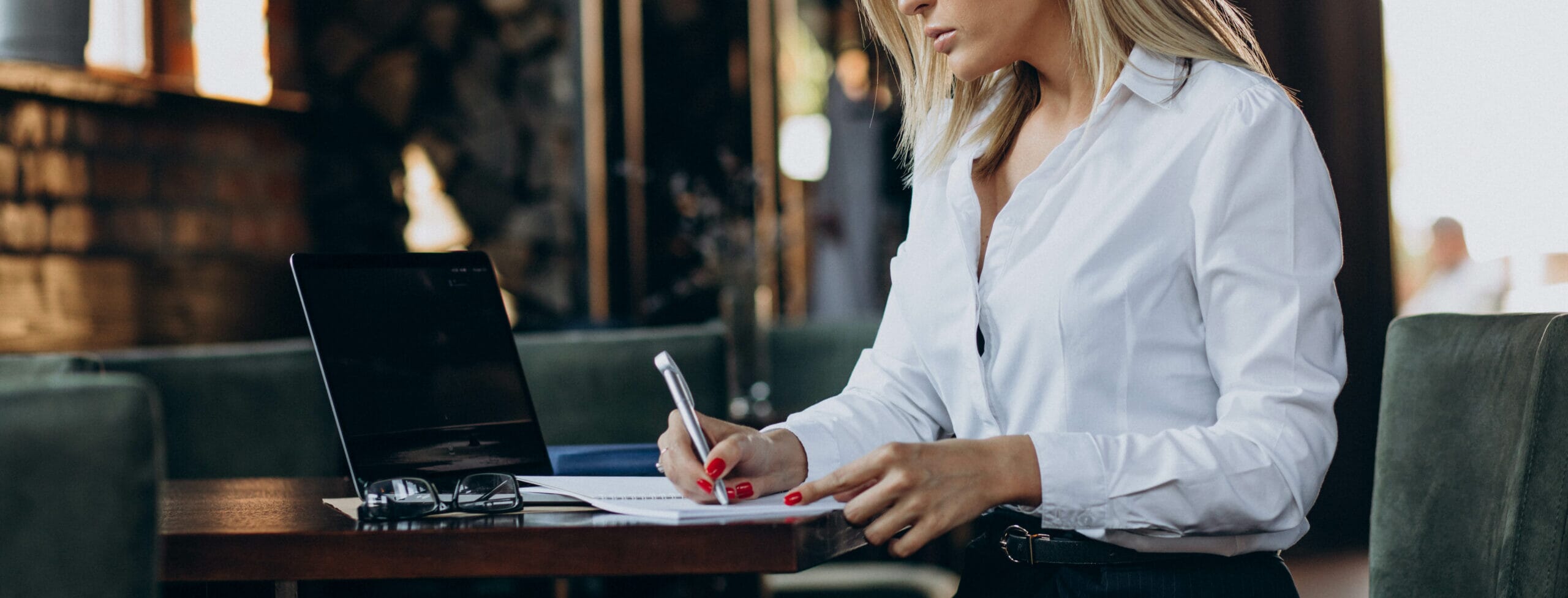 female-manager-woth-folder-documents-scaled.jpg?w=1024&h=391&scale