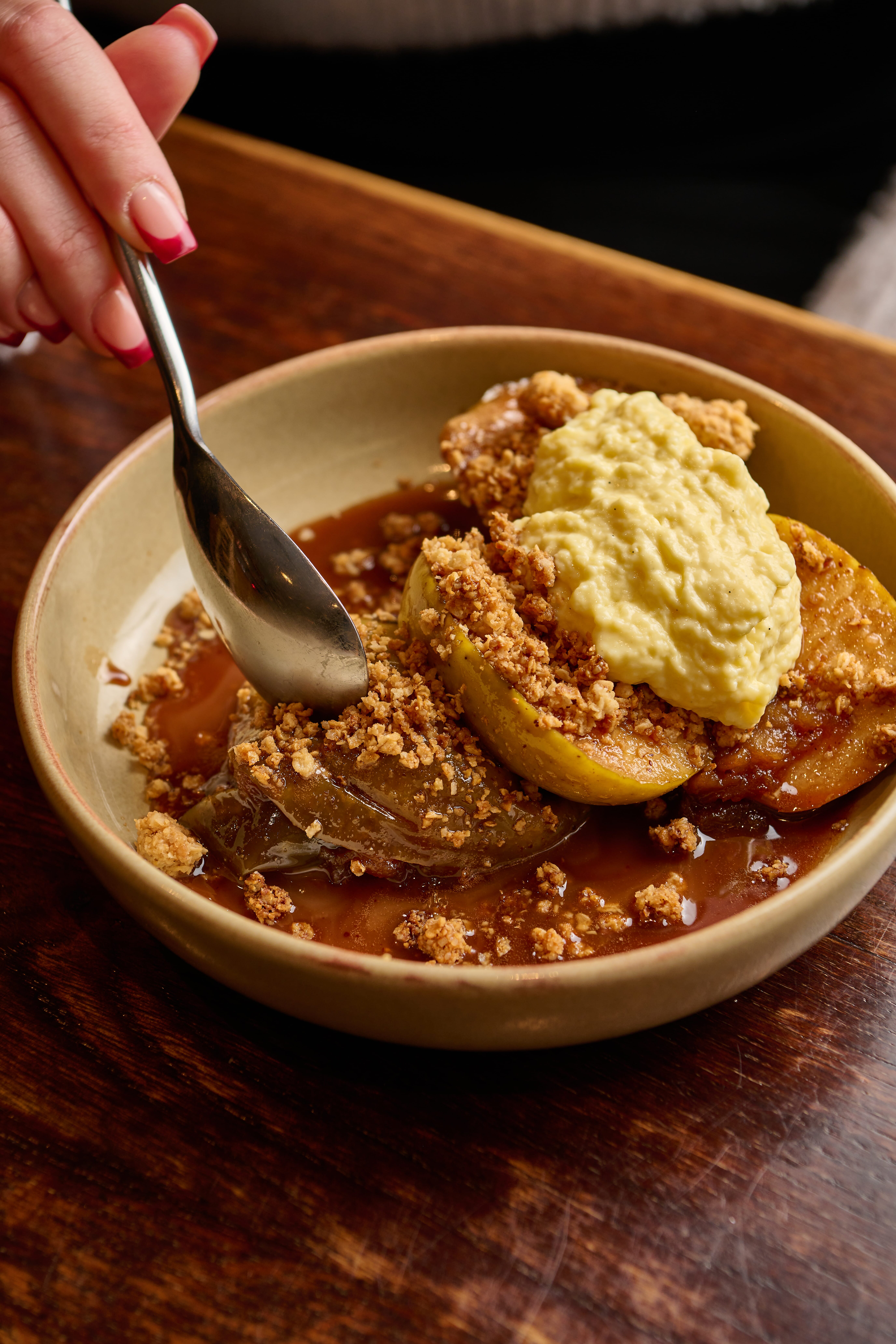 Toffee apple crumble